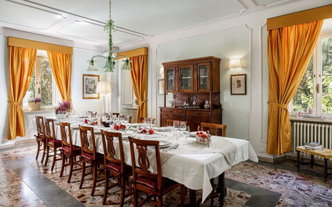 Villa Staggia: Mobilia, Interior Design, Tavolo, Sedia, Soffitto, Tessile, Illuminazione, Pavimentazione, Sala Da Pranzo, Camera