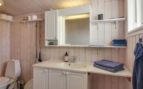 Adi - 75M from the Sea: Mobilia, Interior Design, Sedia, Pavimentazione, Tavolo, Ricorrere, Pavimento, Soffitto, Camera, Eco Hotel