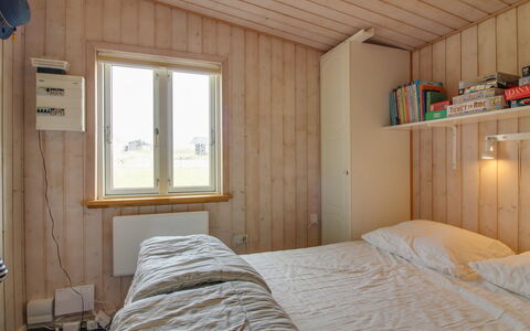 Adi - 75M from the Sea: Mobilia, Interior Design, Sedia, Pavimentazione, Tavolo, Ricorrere, Pavimento, Soffitto, Camera, Eco Hotel