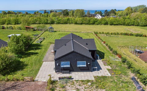 Gregor - 300M from the Sea: Appartamento, Shade, Balcone, Sedia, Recinzione, Mobili Da Esterno, Alluminio, Erba Sintetica