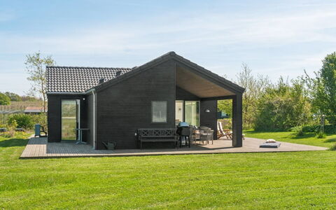 Gregor - 300M from the Sea: Appartamento, Shade, Balcone, Sedia, Recinzione, Mobili Da Esterno, Alluminio, Erba Sintetica
