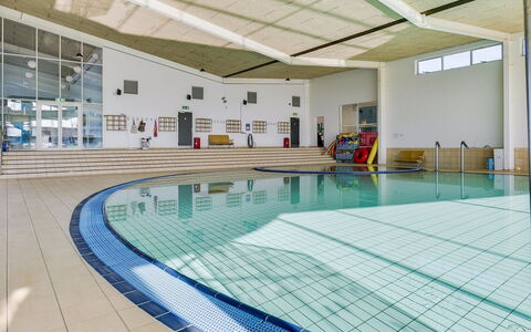 Joris - 100M to the Fjord: Piscina, Sala, Shade, Centro Ricreativo