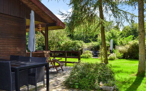 Hubertina - 30Km from the Sea: Legna, Arbusto, Villetta, Giardino, Latifoglie, Shade, Portico, Color Legno, Deck, Backyard