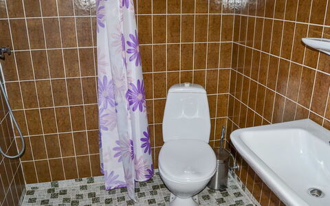 Amara: Bagno, Toilet Seat, Idraulico Fixture, Gabinetto, Pavimentazione, Pavimento, Interior Design, Idraulico, Lavello, Piastrella