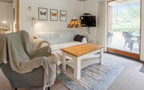 Ismo - 30Km from the Sea: Mobilia, Interior Design, Divano, Pavimentazione, Legna, Pavimento, Soggiorno, Soffitto, Camera, Casa