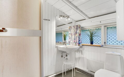 Hardy - 30Km from the Sea: Mobilia, Interior Design, Pavimentazione, Legna, Pavimento, Soffitto, Pavimento In Legno, Sedia, Tavolo, Illuminazione