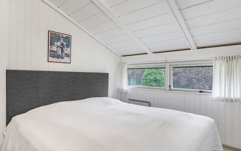 Hardy - 30Km from the Sea: Mobilia, Interior Design, Pavimentazione, Legna, Pavimento, Soffitto, Pavimento In Legno, Sedia, Tavolo, Illuminazione