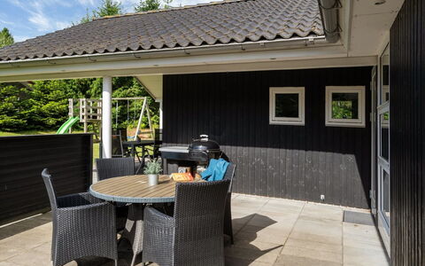 Hekla - 30Km from the Sea: Tetto, Casa, Casa, Villetta, Porta, Raccordo, Deck, Portico, Plank, Latifoglie