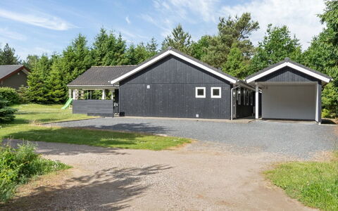 Hekla - 30Km from the Sea: Tetto, Casa, Casa, Villetta, Porta, Raccordo, Deck, Portico, Plank, Latifoglie