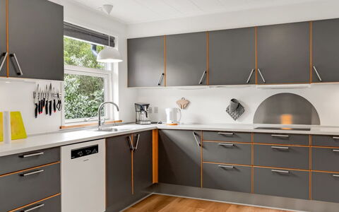 Manderup - 30Km from the Sea: Legna, Pavimentazione, Cucina, Interior Design, Cabinetry, Pavimento, Mobilia, Controsoffitto, Elettrodomestico Da Cucina