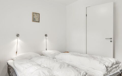 Manderup - 30Km from the Sea: Letto, Camera Da Letto, Lenzuolo, Bedding, Soffitto, Interior Design, Biancheria, Pavimento, Telaio Del Letto, Pavimentazione