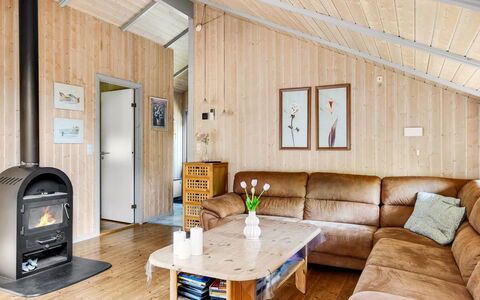 Athislus - 30Km from the Sea: Legna, Soffitto, Mobilia, Interior Design, Casa, Pavimentazione, Camera, Pavimento, Villetta, Soggiorno