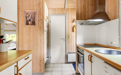 Athislus - 30Km from the Sea: Cucina, Elettrodomestico Da Cucina, Controsoffitto, Legna, Apparecchio Major, Pavimentazione, Interior Design, Pavimento, Cabinetry, Soffitto
