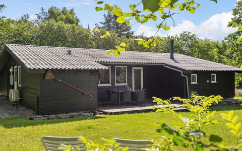 Vitus - 30Km from the Sea: Tetto, Casa, Casa, Villetta, Porta, Raccordo, Deck, Portico, Plank, Latifoglie