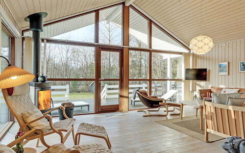 Swarte - 30Km from the Sea: Interior Design, Legna, Soffitto, Pavimentazione, Mobilia, Pavimento, Casa, Soggiorno, Lampada, Sedia