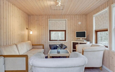 Swarte - 30Km from the Sea: Legna, Pavimentazione, Interior Design, Mobilia, Pavimento, Camera, Soffitto, Casa, Soggiorno, Color Legno