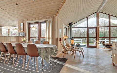 Swarte - 30Km from the Sea: Legna, Soffitto, Interior Design, Mobilia, Pavimentazione, Pavimento, Soggiorno, Casa, Sedia, Cucina & Sala Da Pranzo Tavolo