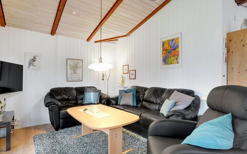 Massie - 30Km from the Sea: Interior Design, Mobilia, Legna, Divano, Pavimentazione, Soffitto, Pavimento, Soggiorno, Camera, Casa