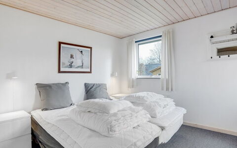 Massie - 30Km from the Sea: Camera Da Letto, Legna, Letto, Casa, Lenzuolo, Bedding, Soffitto, Interior Design, Mobilia, Telaio Del Letto