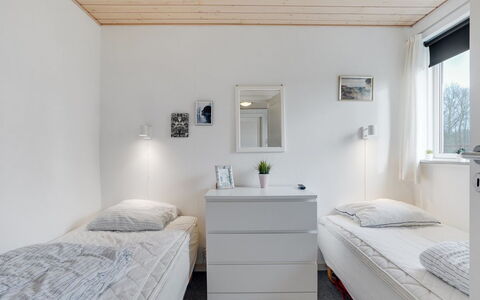 Massie - 30Km from the Sea: Camera Da Letto, Interior Design, Soffitto, Letto, Pavimento, Mobilia, Pavimentazione, Camera, Bedding, Illuminazione