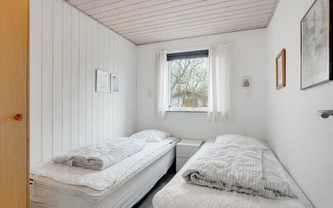 Massie - 30Km from the Sea: Camera Da Letto, Letto, Parete, Legna, Bedding, Lenzuolo, Soffitto, Interior Design, Pavimento, Telaio Del Letto