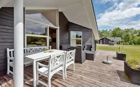 Estrid - 30Km from the Sea: Tetto, Casa, Casa, Villetta, Porta, Raccordo, Deck, Portico, Plank, Latifoglie