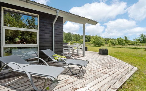 Estrid - 30Km from the Sea: Tetto, Casa, Casa, Villetta, Porta, Raccordo, Deck, Portico, Plank, Latifoglie
