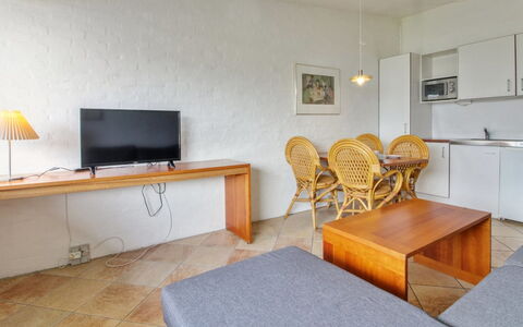 Kerlin - 500M from the Sea: Blu, Arbusto, Villetta, Groundcover, Giardino, Estate, Shade, Landscaping, Agriturismo, Eco Hotel