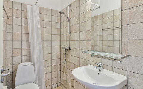 Tatianna - 500M from the Sea: Villetta, Backyard, Cortile, Edifici Giardino, Capannone, Raccordo, Mobili Da Esterno, Log Cabin, Struttura Esterna, Baracca