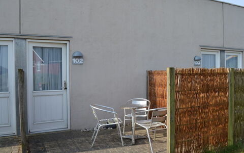 Wemund - 500M from the Sea: Zona Residenziale, Tetto, Sobborgo, Driveway, Estate, Camino