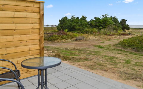Deetje - 5Km from the Sea: Mobilia, Interior Design, Pavimentazione, Legna, Pavimento, Soffitto, Pavimento In Legno, Sedia, Tavolo, Illuminazione