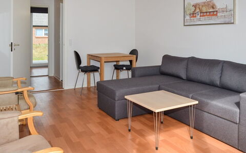 Deetje - 5Km from the Sea: Mobilia, Interior Design, Pavimentazione, Legna, Pavimento, Soffitto, Pavimento In Legno, Sedia, Tavolo, Illuminazione