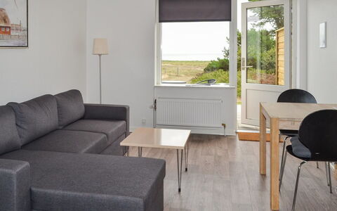 Annicka - 5Km from the Sea: Mobilia, Interior Design, Pavimentazione, Legna, Pavimento, Soffitto, Pavimento In Legno, Sedia, Tavolo, Illuminazione