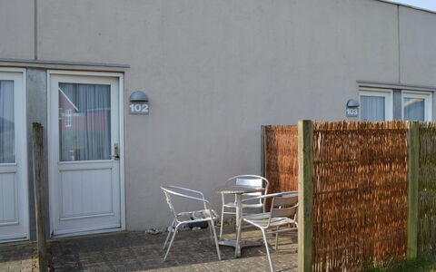 Guder - 500M from the Sea: Villetta, Backyard, Cortile, Edifici Giardino, Capannone, Raccordo, Mobili Da Esterno, Log Cabin, Struttura Esterna, Baracca