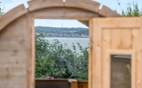 Ahmik - 200M from the Sea: Tetto, Casa, Lotto, Casa, Villetta, Estate, Edifici Giardino, Shade, Log Cabin, Landscaping