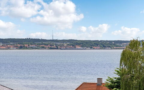 Ahmik - 200M from the Sea: Tetto, Casa, Lotto, Casa, Villetta, Estate, Edifici Giardino, Shade, Log Cabin, Landscaping