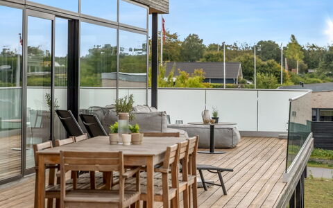 Ahmik - 200M from the Sea: Tetto, Casa, Lotto, Casa, Villetta, Estate, Edifici Giardino, Shade, Log Cabin, Landscaping