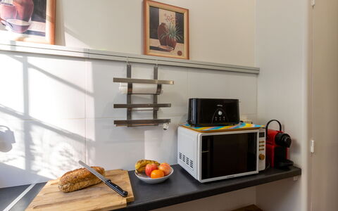 Lancette: Costruzione, Finestra, Comfort, Legna, Televisione, Soggiorno, Interior Design, Casa, Divano, Pavimento
