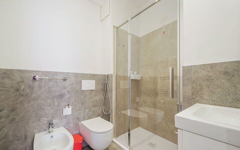 Rapallo 260: Idraulico Fixture, Proprietà, Bagno, Costruzione, Interior Design, Casa, Architettura, Pavimento, Pavimentazione