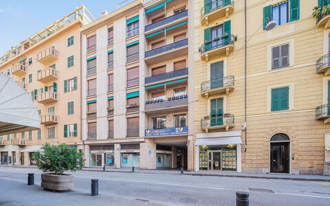 Rapallo 260: Costruzione, Finestra, Giorno, Proprietà, Pianta, Cielo, Urban Design, Condominio, Palazzone, Zona Residenziale