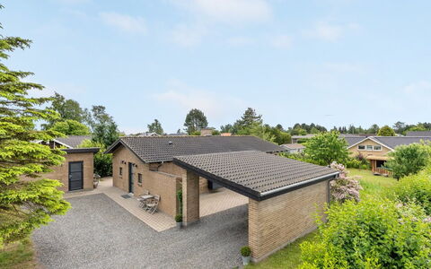 Evangelia - 1.2Km from the Sea: Tetto, Casa, Lotto, Casa, Villetta, Estate, Edifici Giardino, Shade, Log Cabin, Landscaping