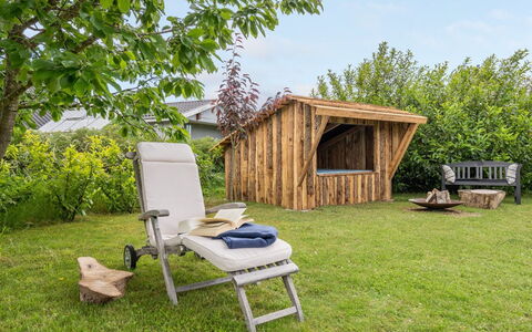 Evangelia - 1.2Km from the Sea: Tetto, Casa, Lotto, Casa, Villetta, Estate, Edifici Giardino, Shade, Log Cabin, Landscaping