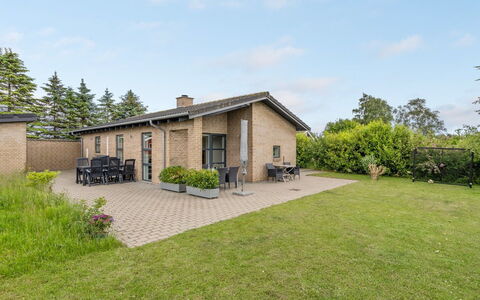 Evangelia - 1.2Km from the Sea: Tetto, Casa, Lotto, Casa, Villetta, Estate, Edifici Giardino, Shade, Log Cabin, Landscaping