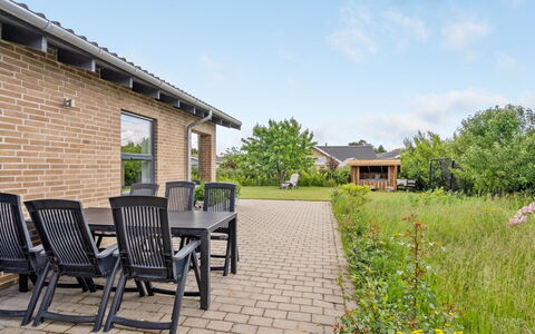 Evangelia - 1.2Km from the Sea: Tetto, Casa, Lotto, Casa, Villetta, Estate, Edifici Giardino, Shade, Log Cabin, Landscaping