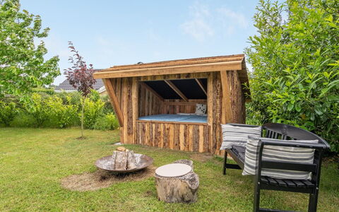 Evangelia - 1.2Km from the Sea: Tetto, Casa, Lotto, Casa, Villetta, Estate, Edifici Giardino, Shade, Log Cabin, Landscaping