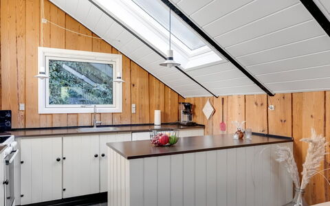 Leonard - 30Km from the Sea: Legna, Cucina, Soffitto, Interior Design, Controsoffitto, Attico, Cabinetry, Color Legno, Latifoglie, Plank