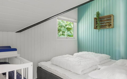 Leonard - 30Km from the Sea: Interior Design, Legna, Pavimento, Camera Da Letto, Pavimentazione, Soffitto, Letto, Bedding, Lenzuolo, Camera