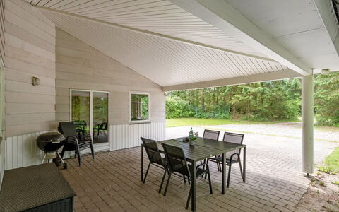 Absalon - 29Km from the Sea: Mobilia, Interior Design, Pavimentazione, Legna, Pavimento, Soffitto, Pavimento In Legno, Sedia, Tavolo, Illuminazione
