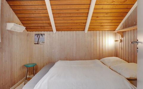 Anninka - 28Km from the Sea: Parete, Interior Design, Legna, Mobilia, Pavimento, Camera Da Letto, Soffitto, Pavimentazione, Letto, Camera