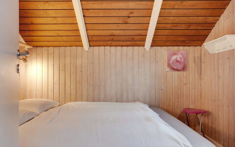 Anninka - 28Km from the Sea: Parete, Interior Design, Legna, Soffitto, Mobilia, Pavimento, Pavimentazione, Camera Da Letto, Illuminazione, Letto